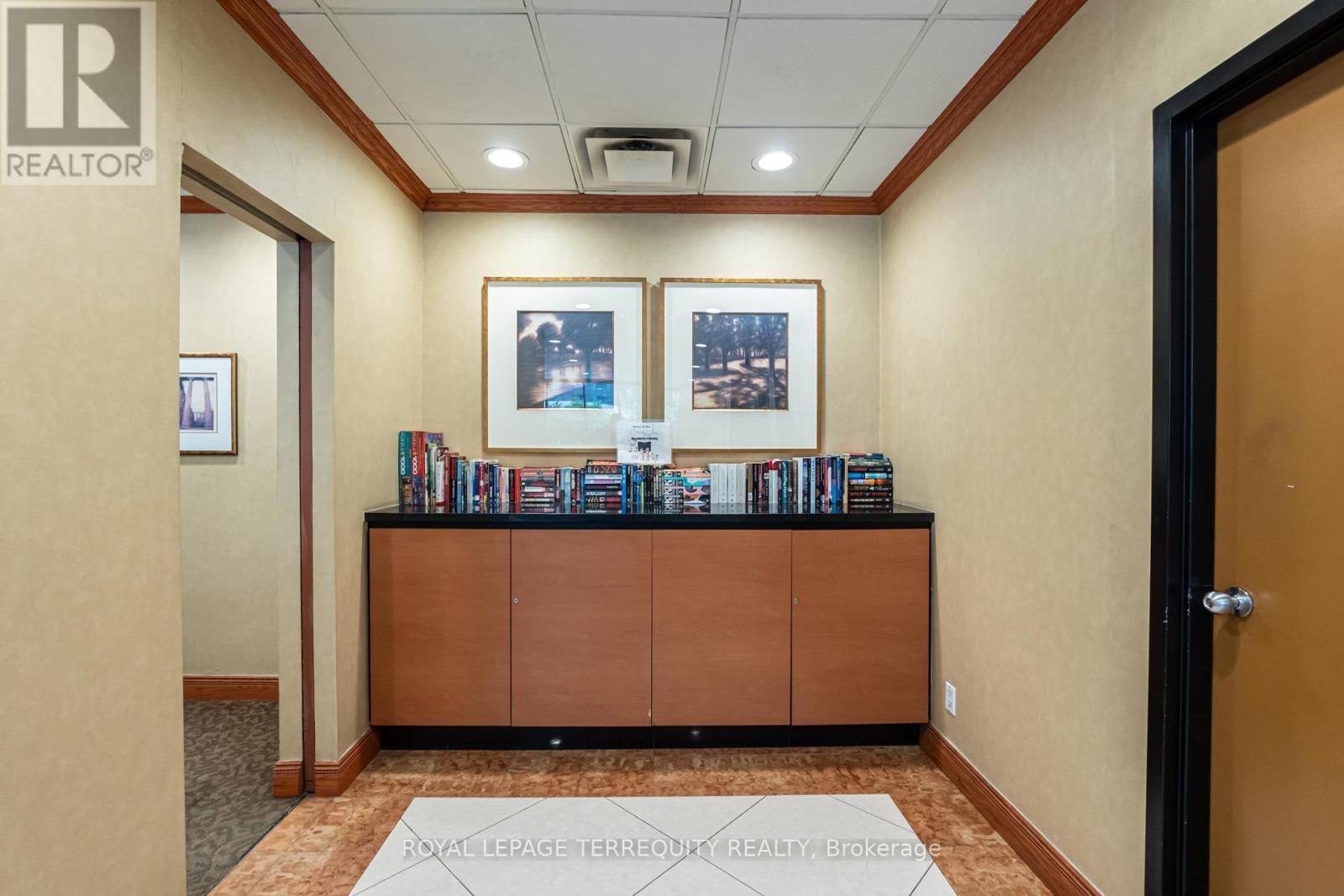 #2302 633 BAY STREET - 45