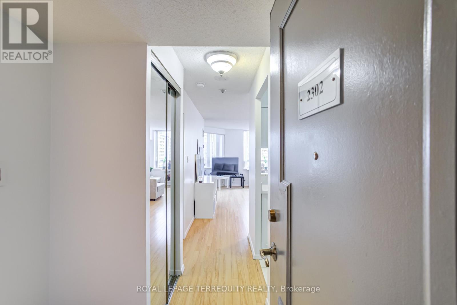 #2302 633 BAY STREET - 5