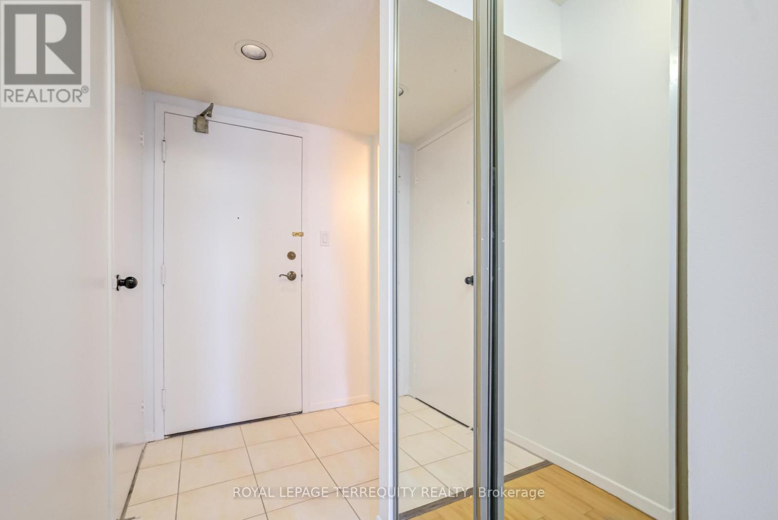 #2302 633 BAY STREET - 6