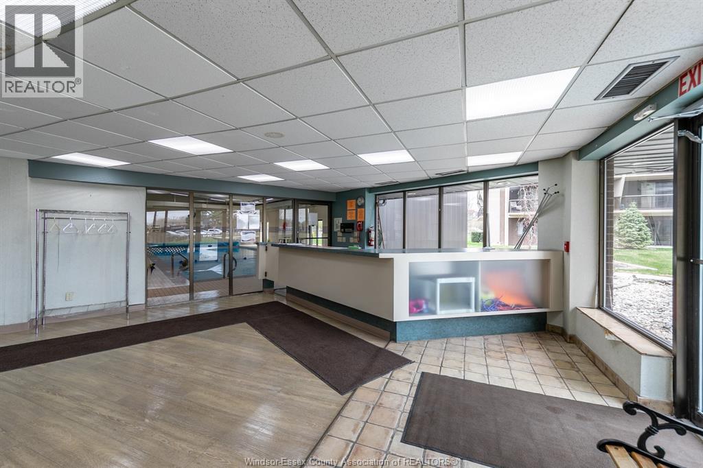 #108E 9099 Riverside DRIVE East - 35