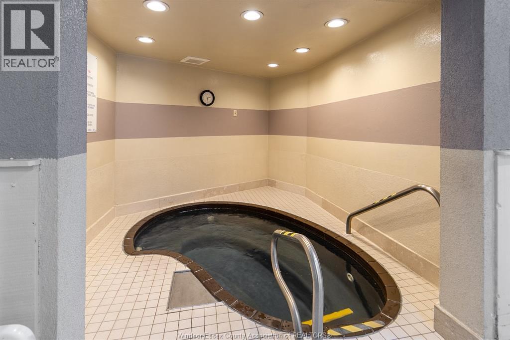 #108E 9099 Riverside DRIVE East - 37