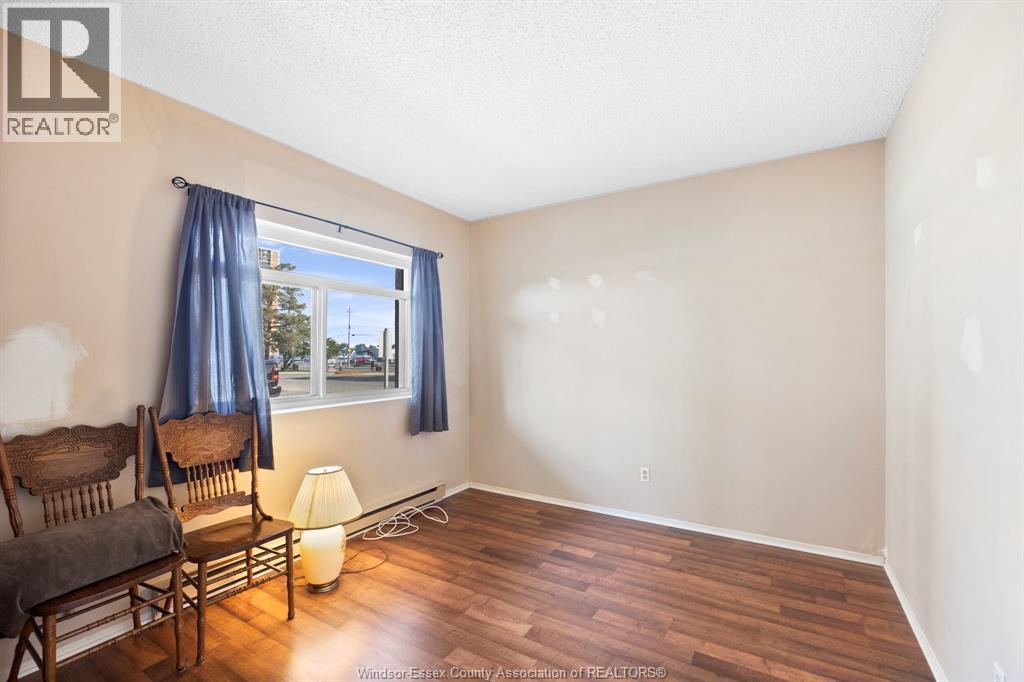 #108E 9099 Riverside DRIVE East - 21