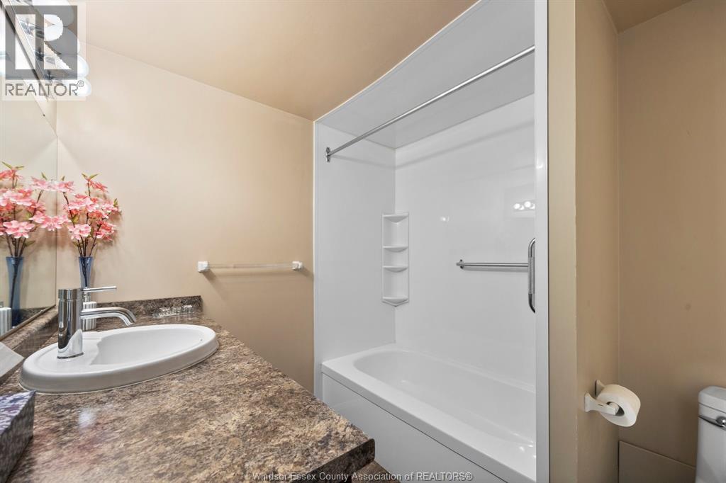 #108E 9099 Riverside DRIVE East - 20