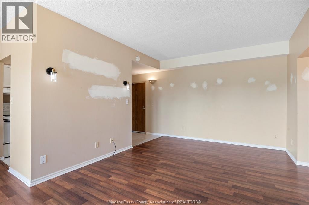 #108E 9099 Riverside DRIVE East - 19