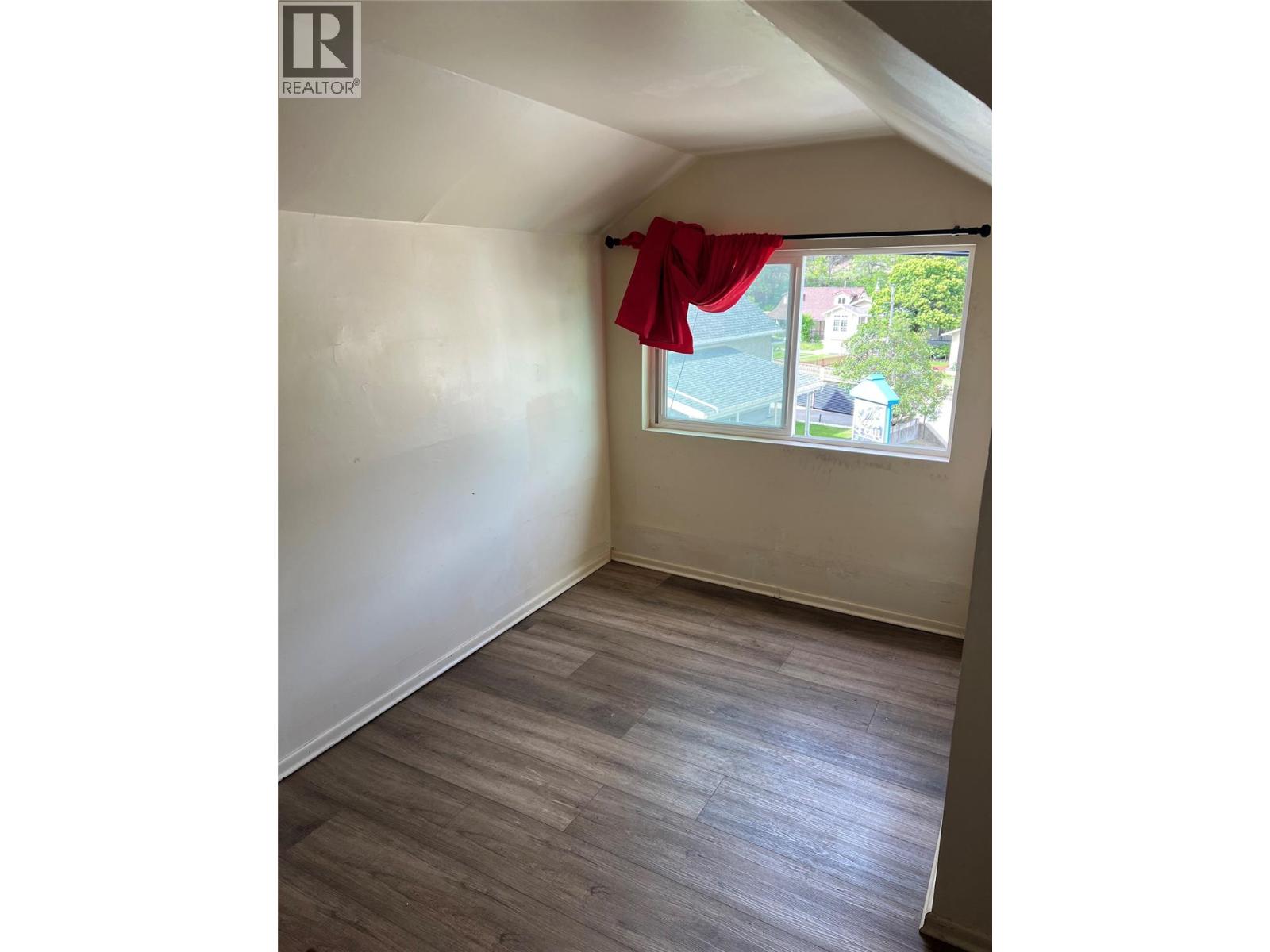 264 Old Rossland Avenue - 12