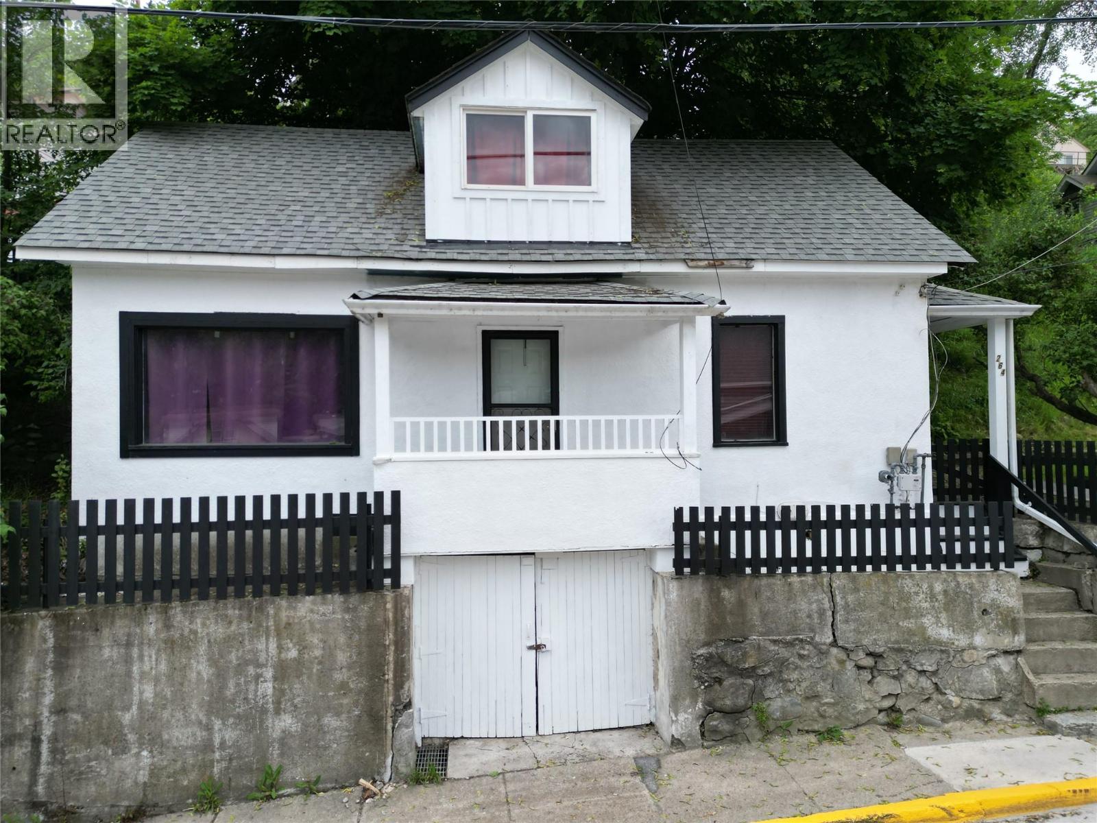 264 Old Rossland Avenue - 1