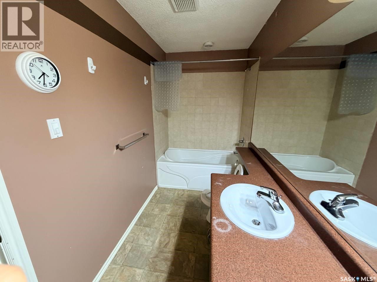 304 A1 - 1121 McKercher DRIVE — photo 8
