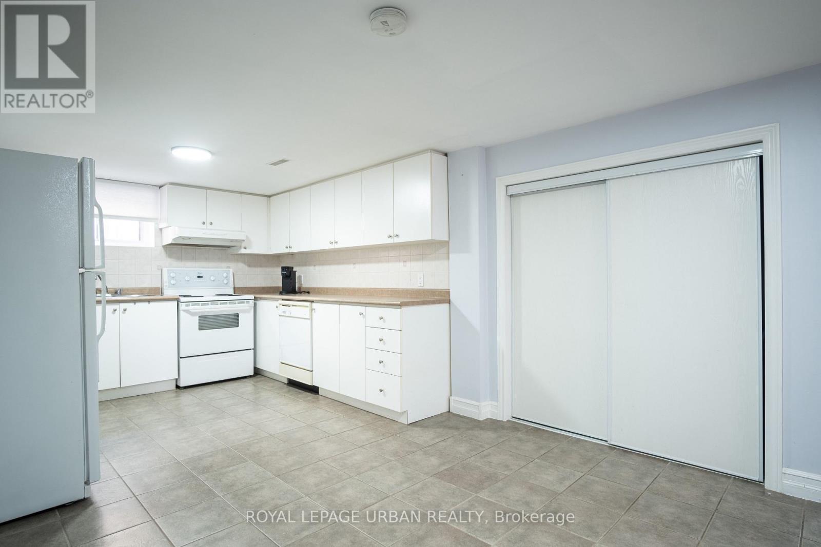 19 BATTERSEA CRESCENT - 23