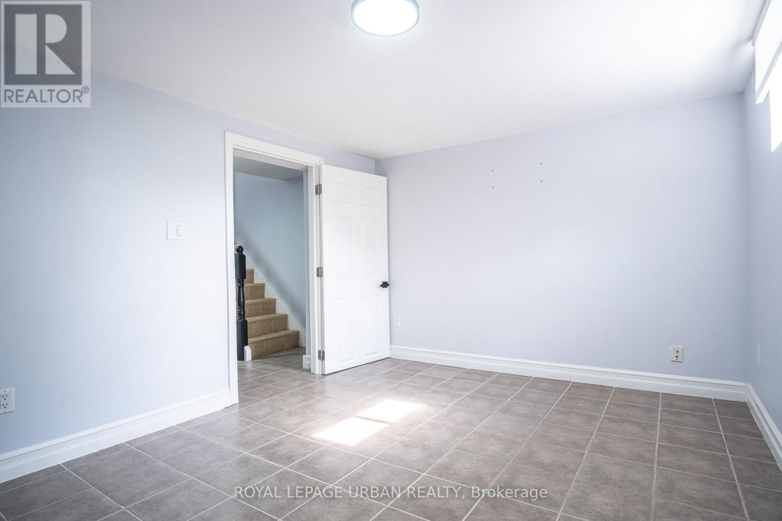 19 BATTERSEA CRESCENT - 28