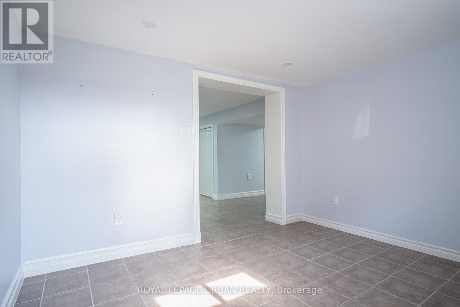 19 BATTERSEA CRESCENT - 29