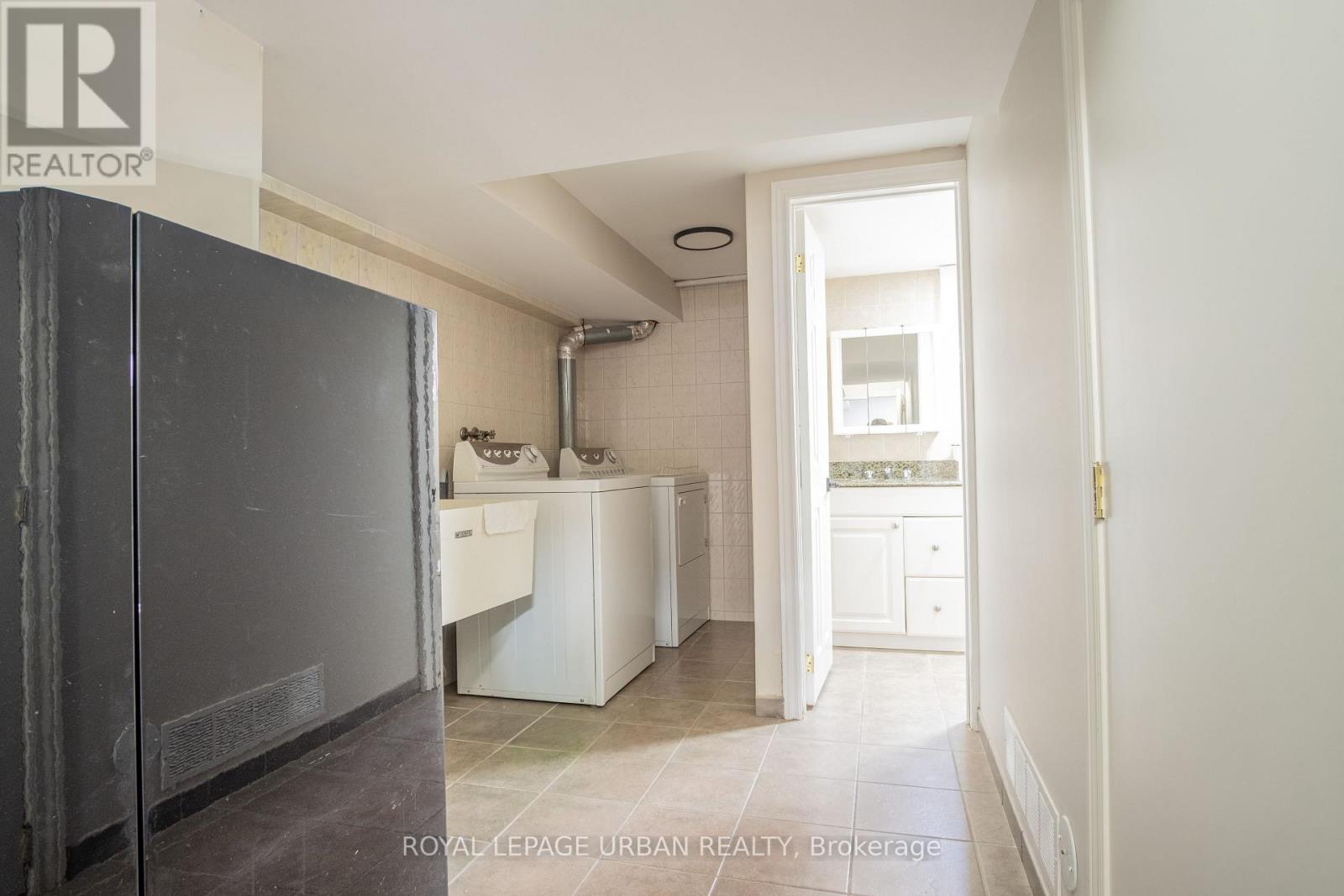 19 BATTERSEA CRESCENT - 31