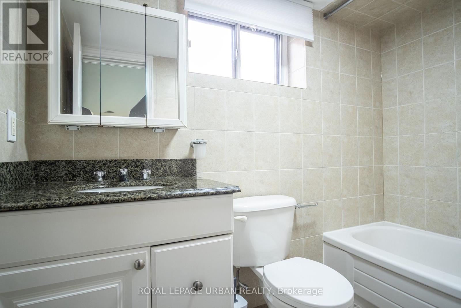 19 BATTERSEA CRESCENT - 32