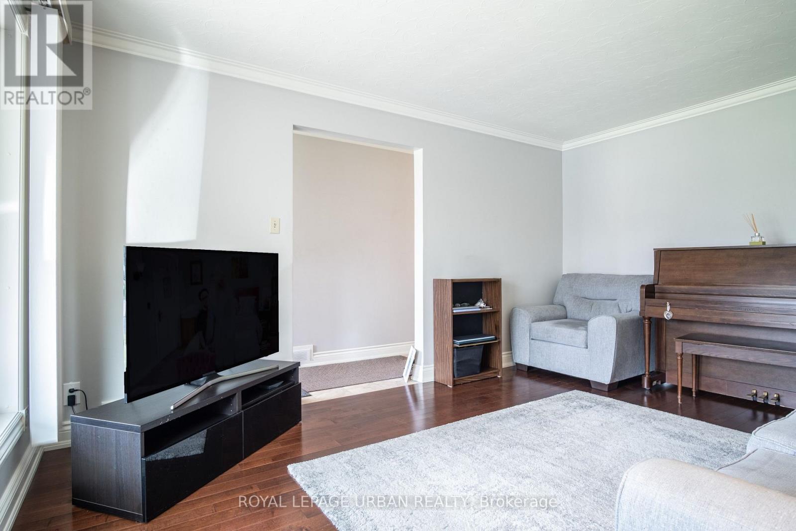 19 BATTERSEA CRESCENT - 6