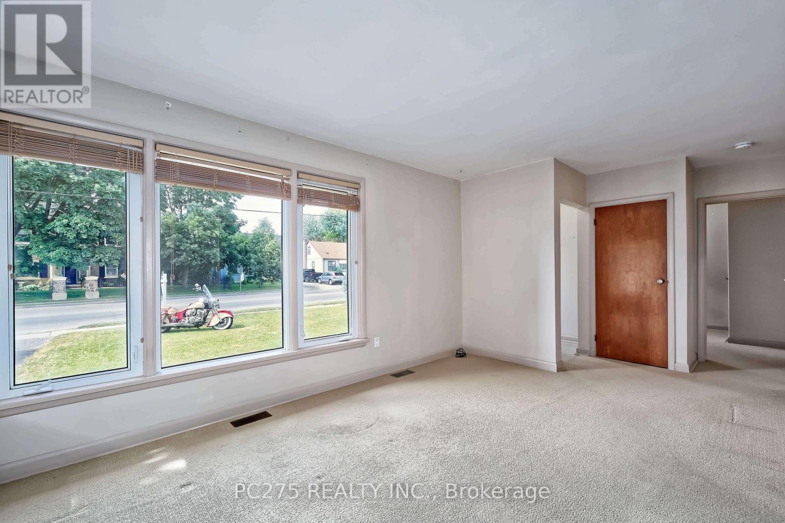 1461 TRAFALGAR STREET - 7