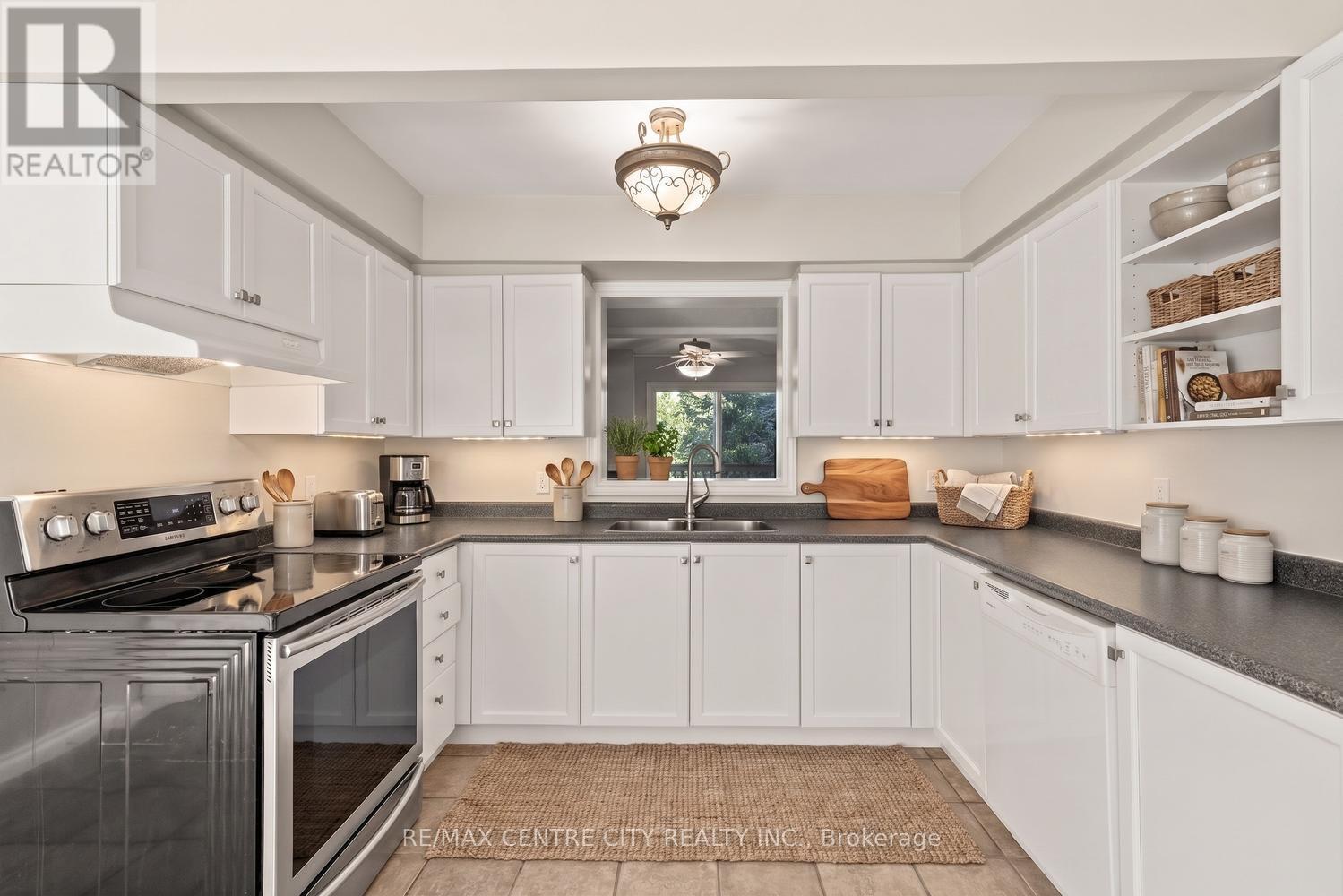 #42 9 AILSA PLACE - 12