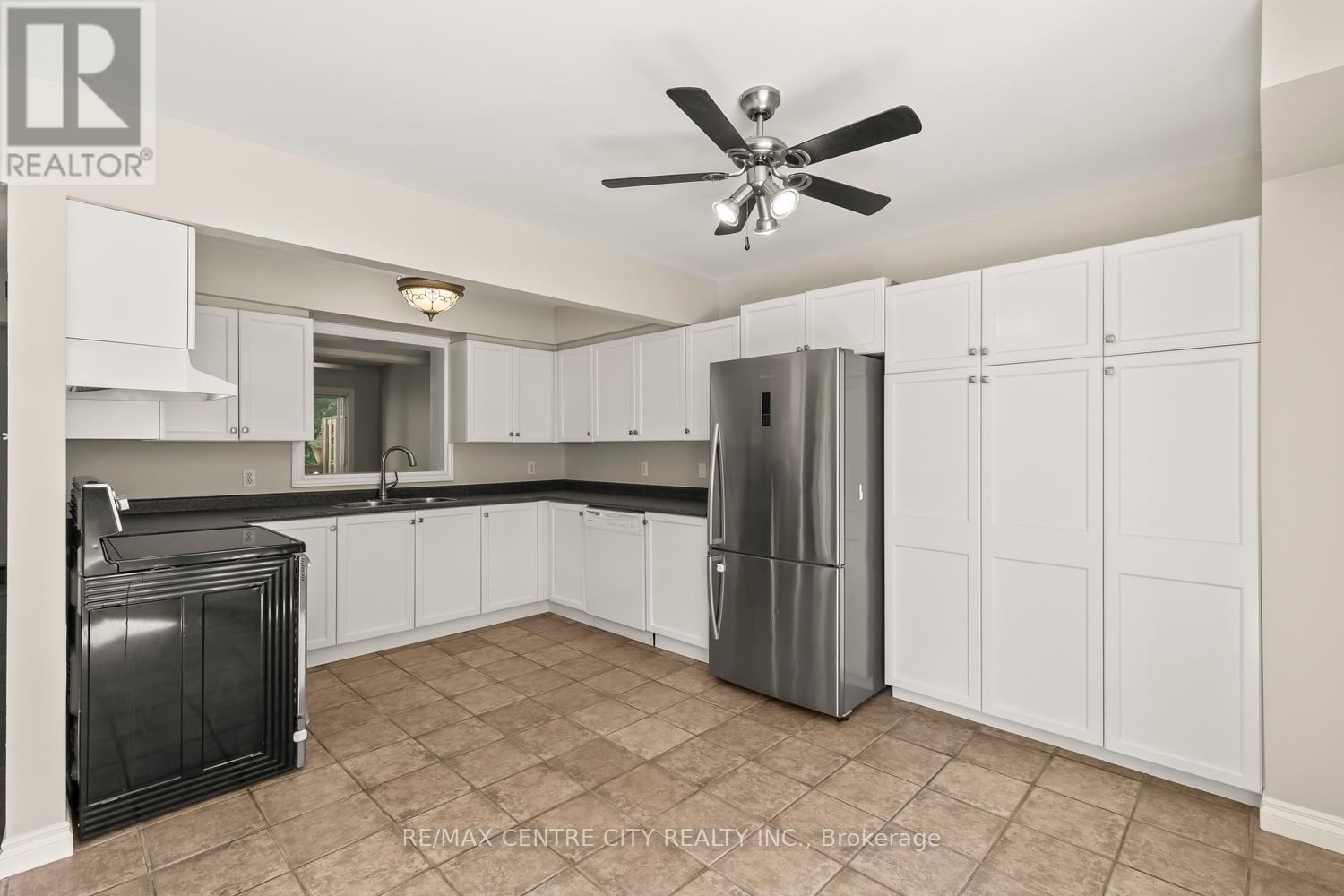 #42 9 AILSA PLACE - 14