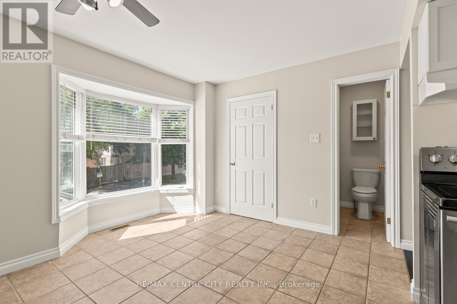 #42 9 AILSA PLACE - 17