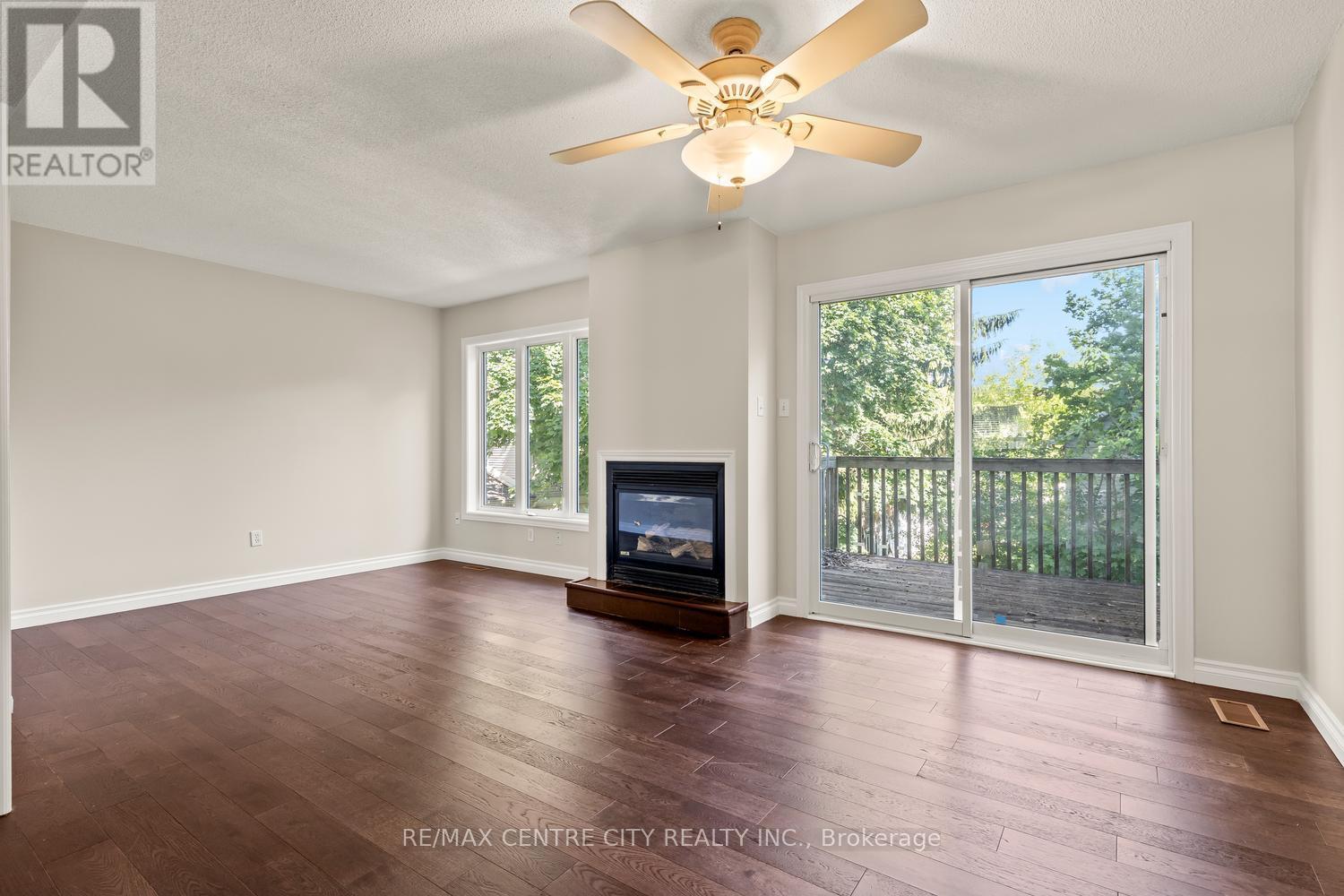 #42 9 AILSA PLACE - 19