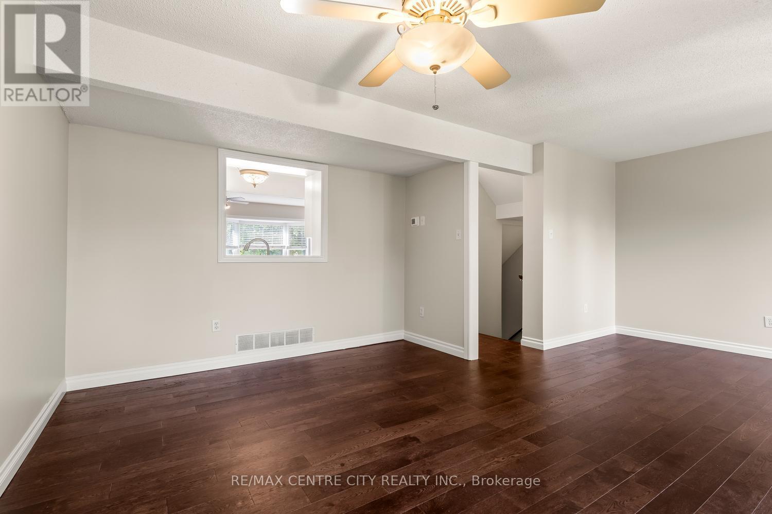 #42 9 AILSA PLACE - 24