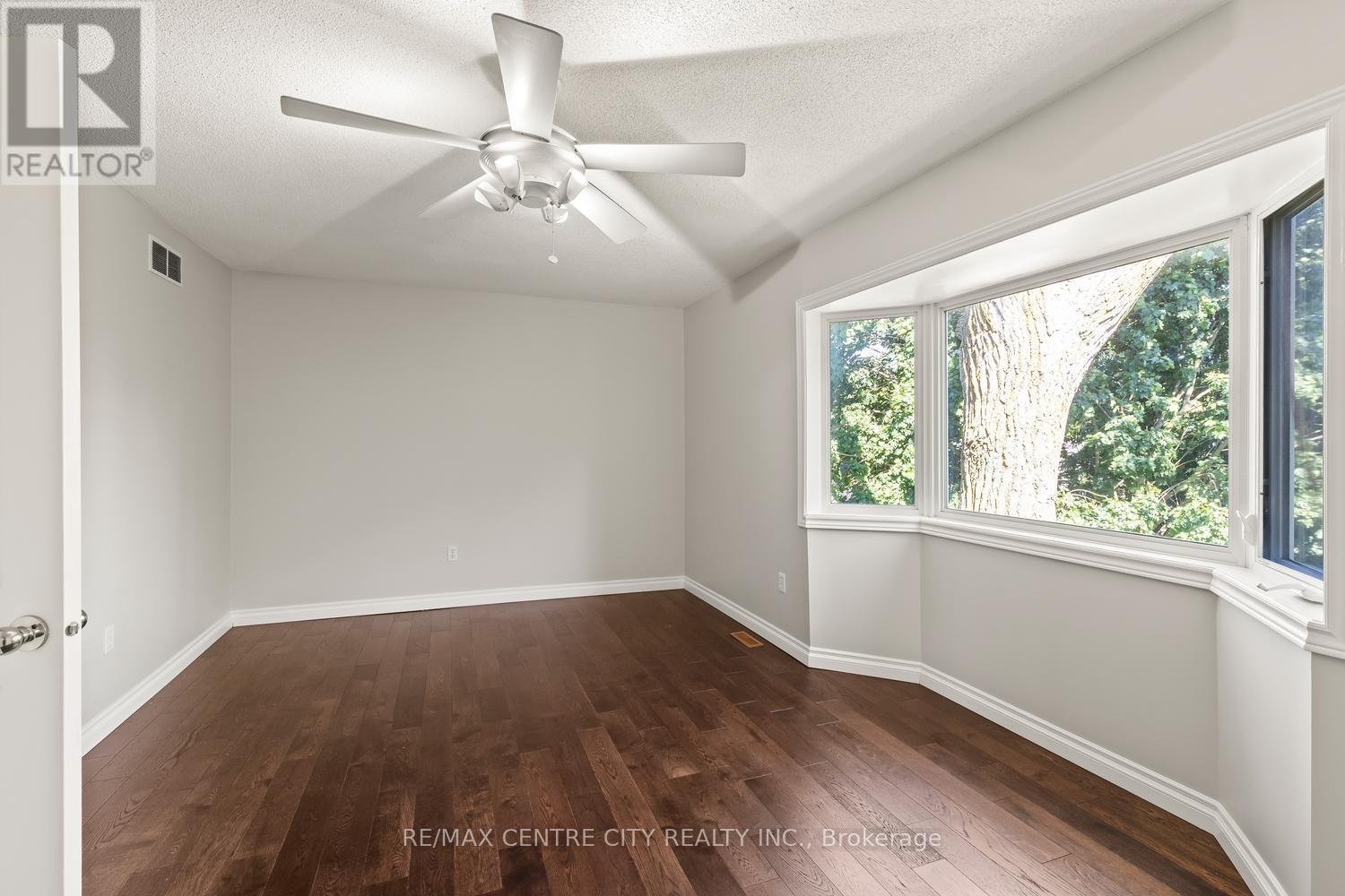 #42 9 AILSA PLACE - 28