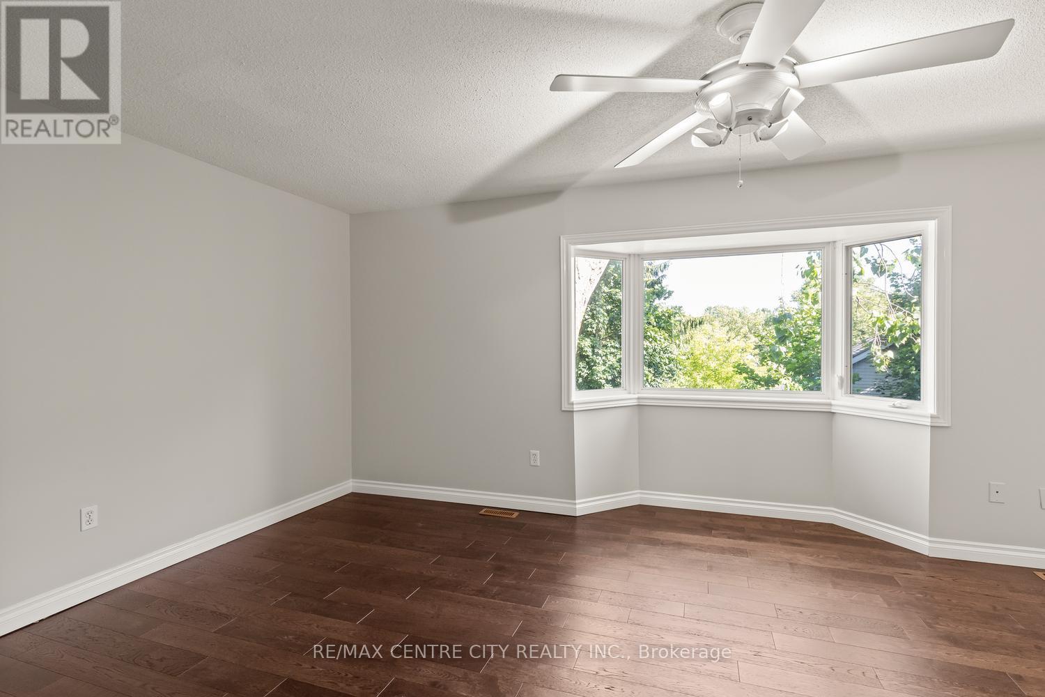 #42 9 AILSA PLACE - 29