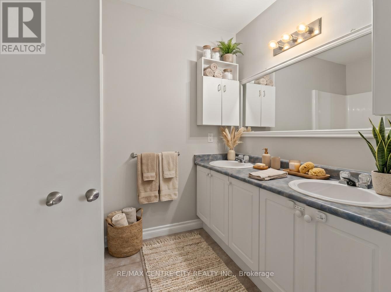 #42 9 AILSA PLACE - 31