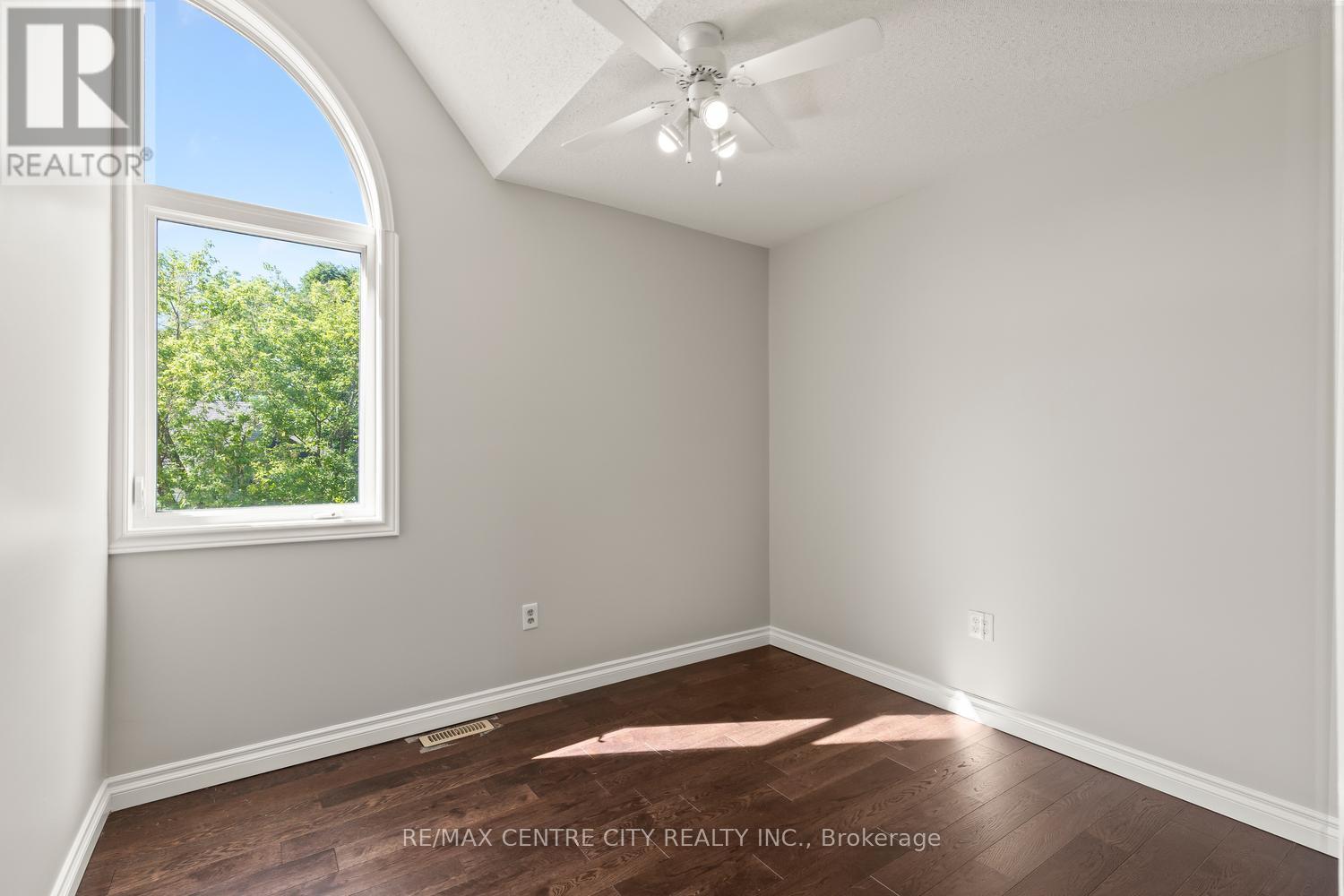 #42 9 AILSA PLACE - 33