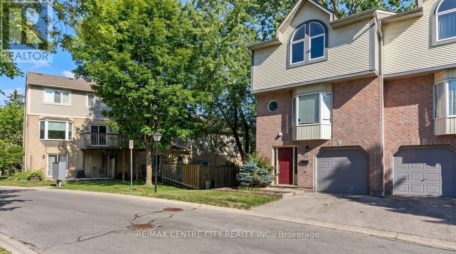 #42 9 AILSA PLACE - 40