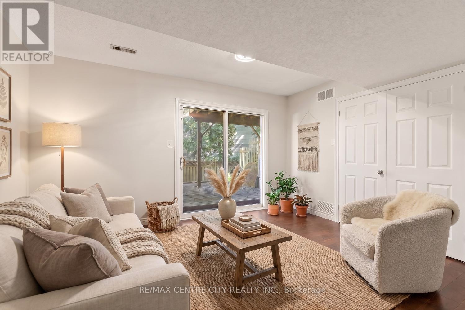 #42 9 AILSA PLACE - 7