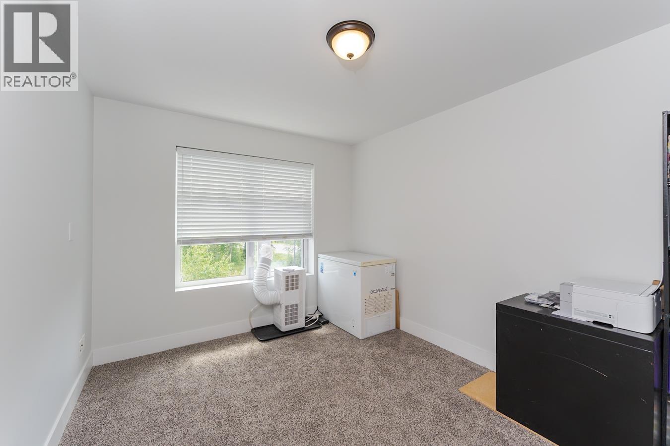 #221 2055 INGLEDEW STREET - 27