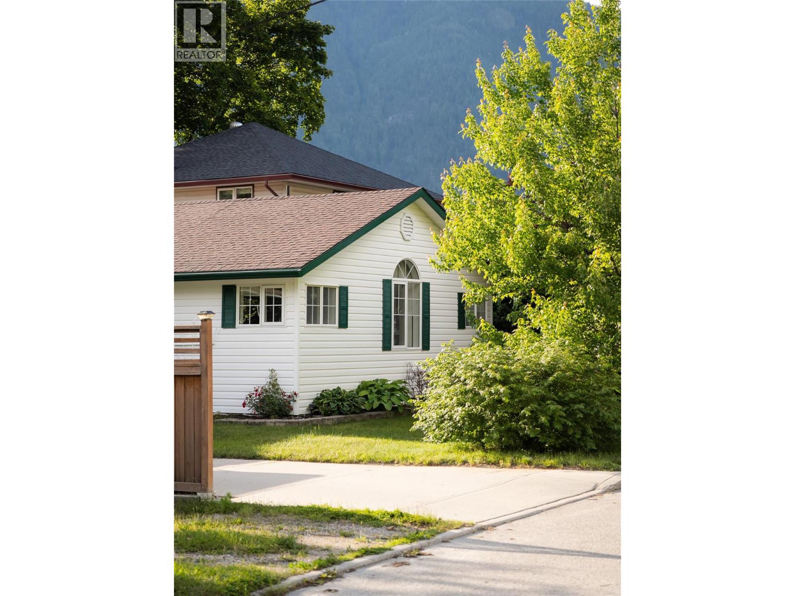 615 Eighth Street - Image 3