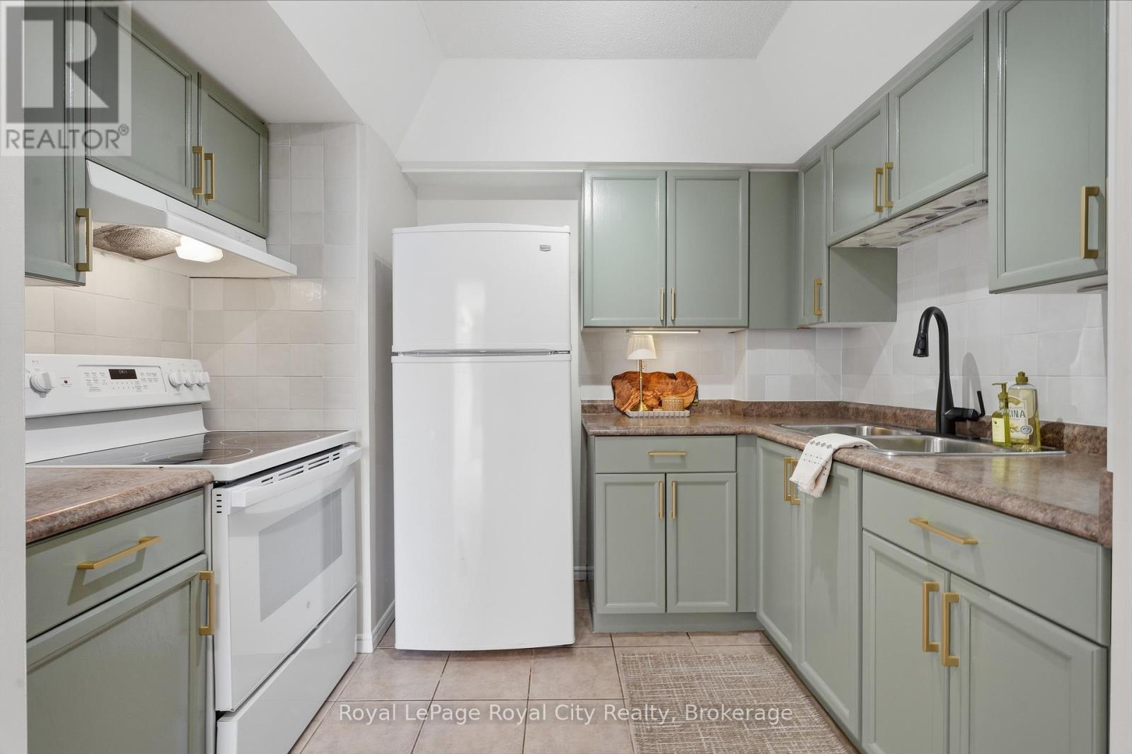 #610 107 BAGOT STREET - 18