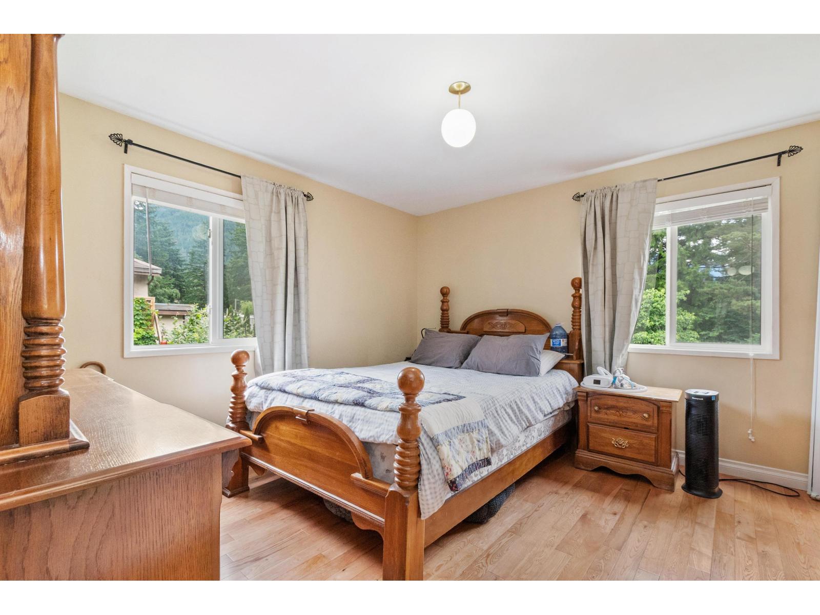 21206 LAKEVIEW CRESCENT, Kawkawa Lake, Hope