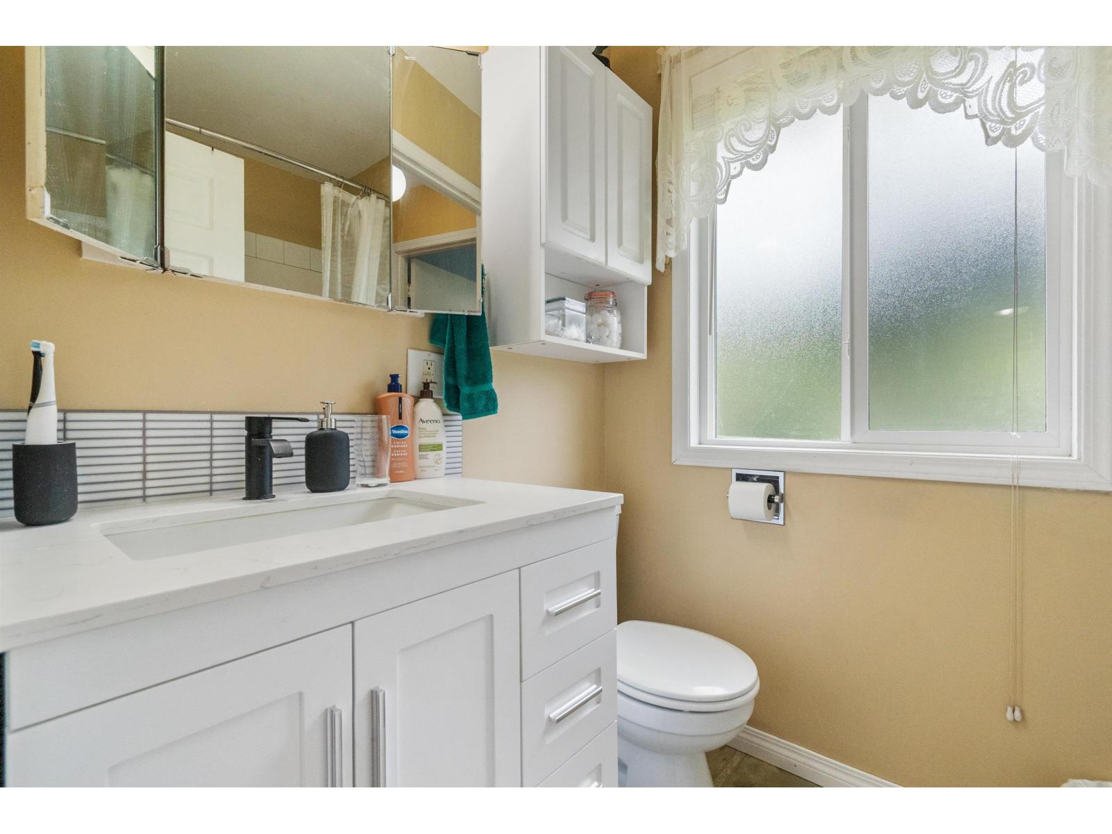 21206 LAKEVIEW CRESCENT, Kawkawa Lake, Hope