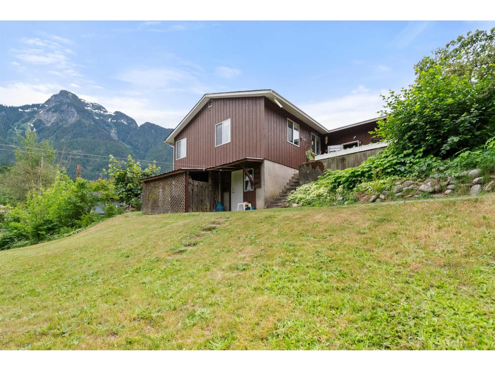 21206 LAKEVIEW CRESCENT, Kawkawa Lake, Hope