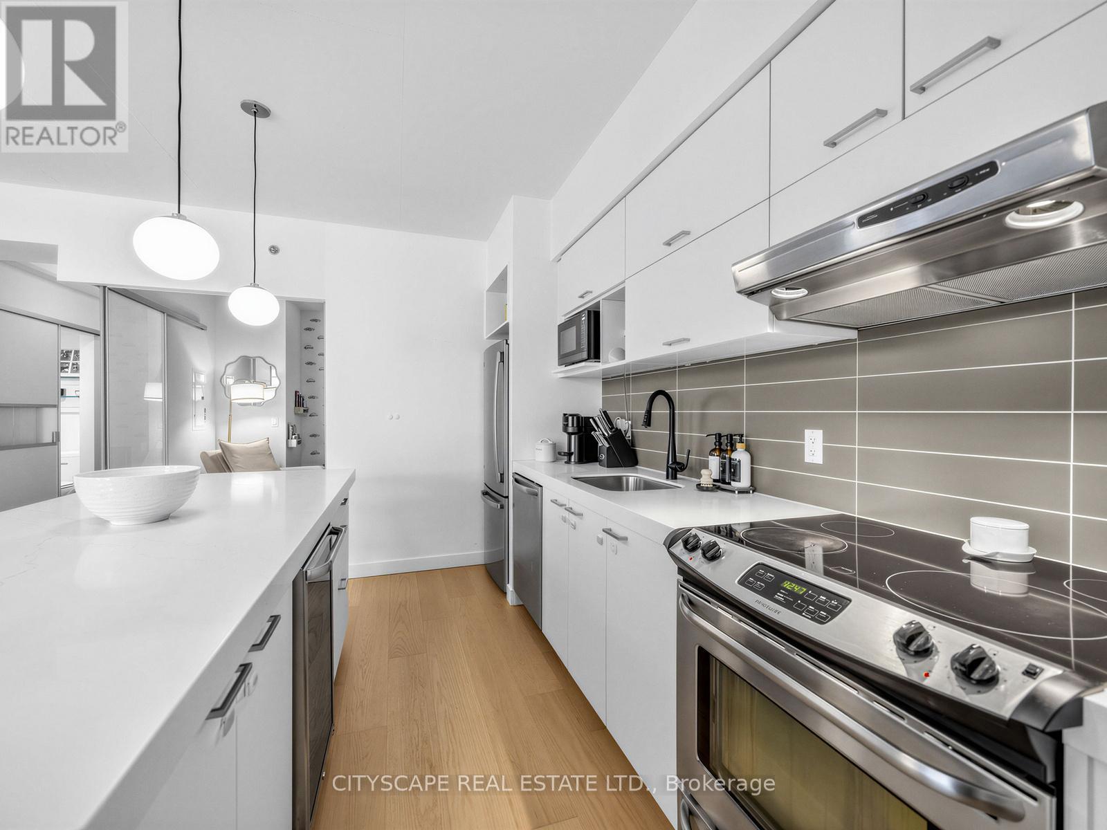 #924 55 STEWART STREET - 7