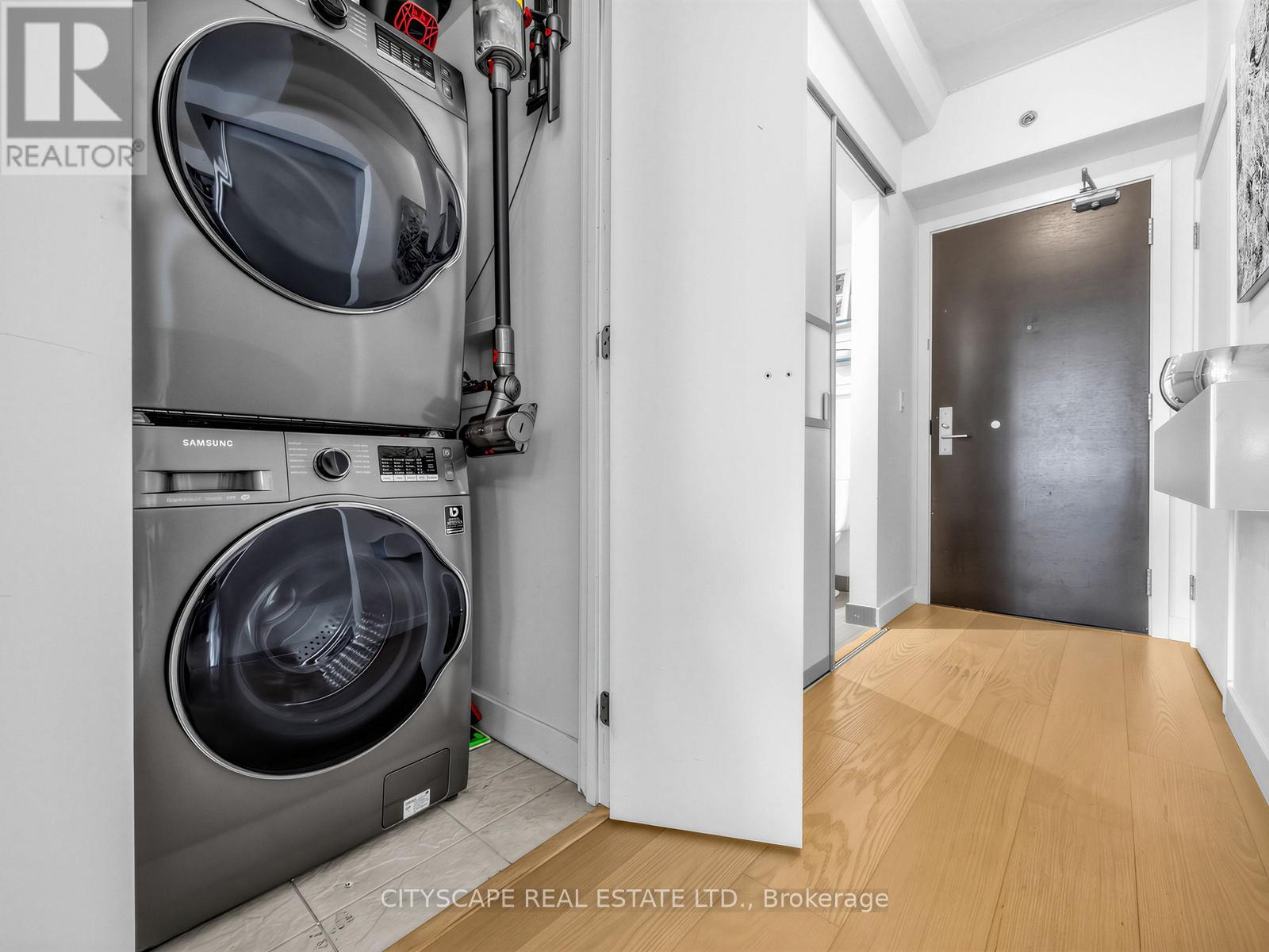 #924 55 STEWART STREET - 9
