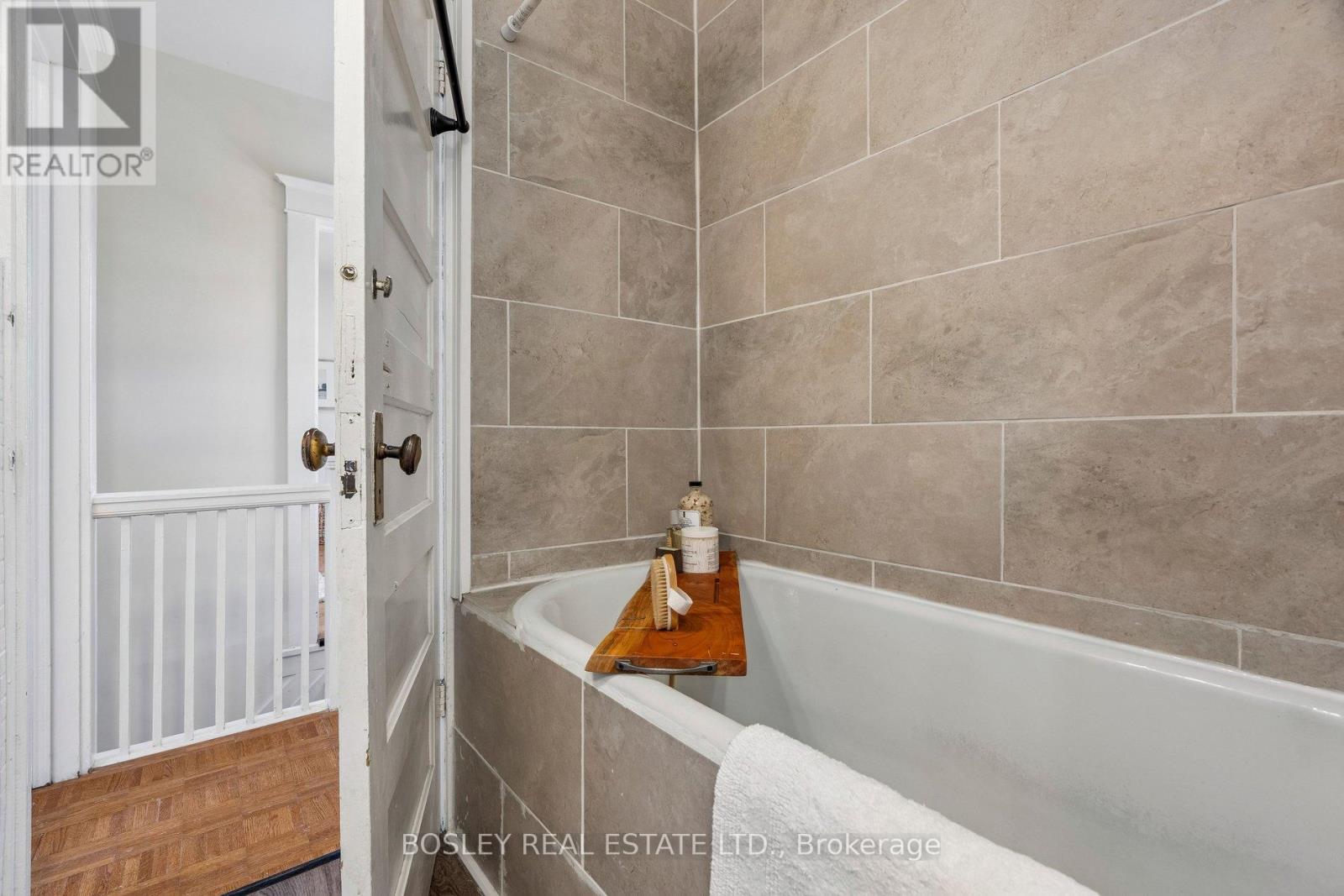 11 PAPE AVENUE - 19