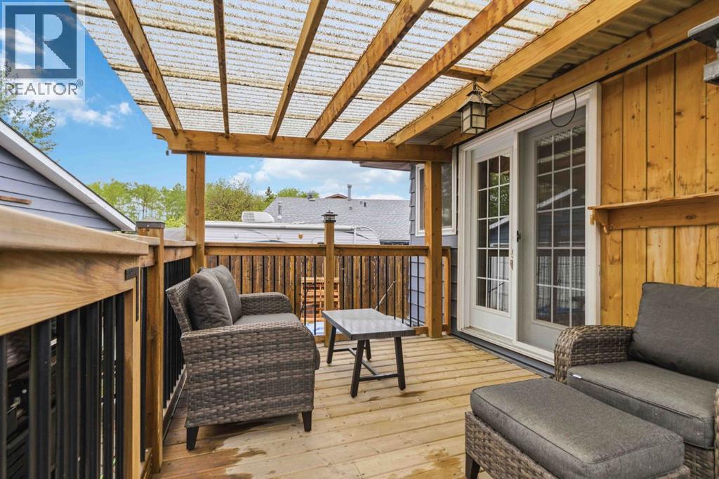 108 Ermine Crescent — photo 40