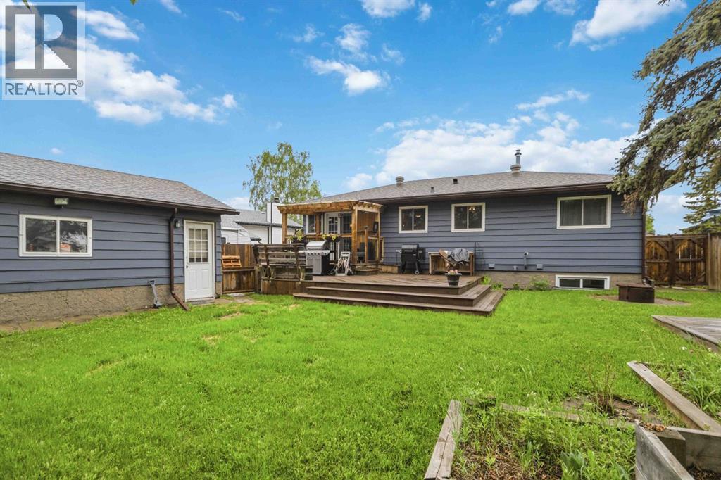 108 Ermine Crescent — photo 43