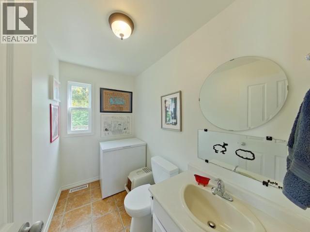 6885 LESLEY CRES - 26