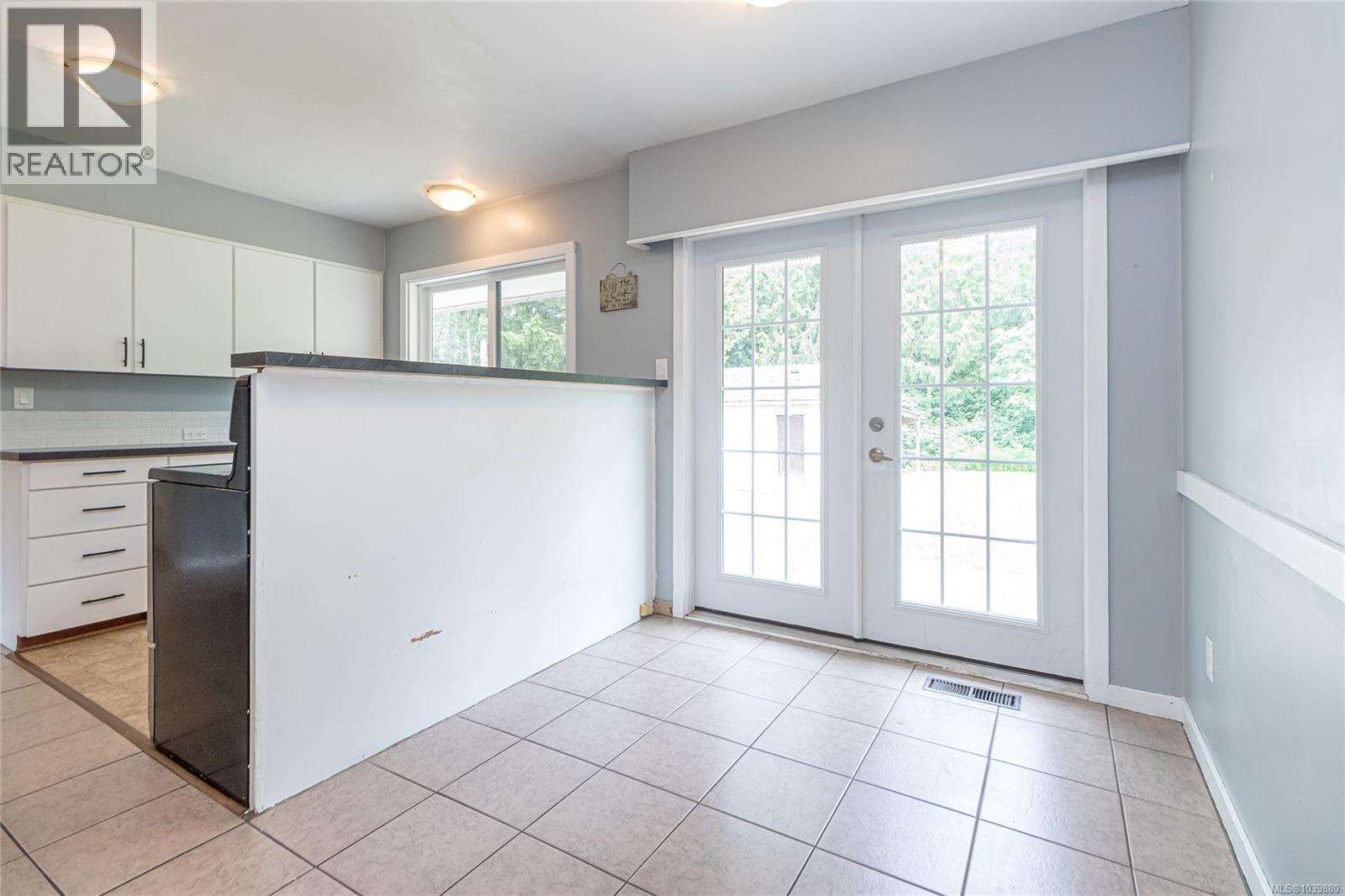 862 Barclay Cres - 12