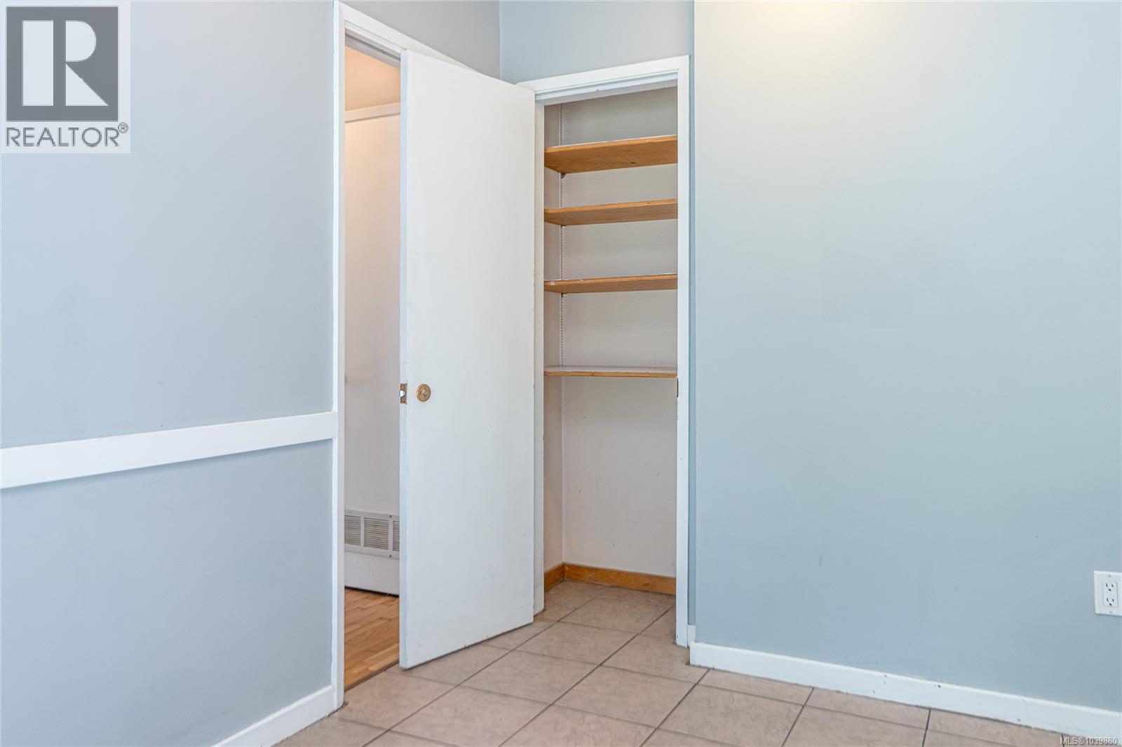 862 Barclay Cres - 13