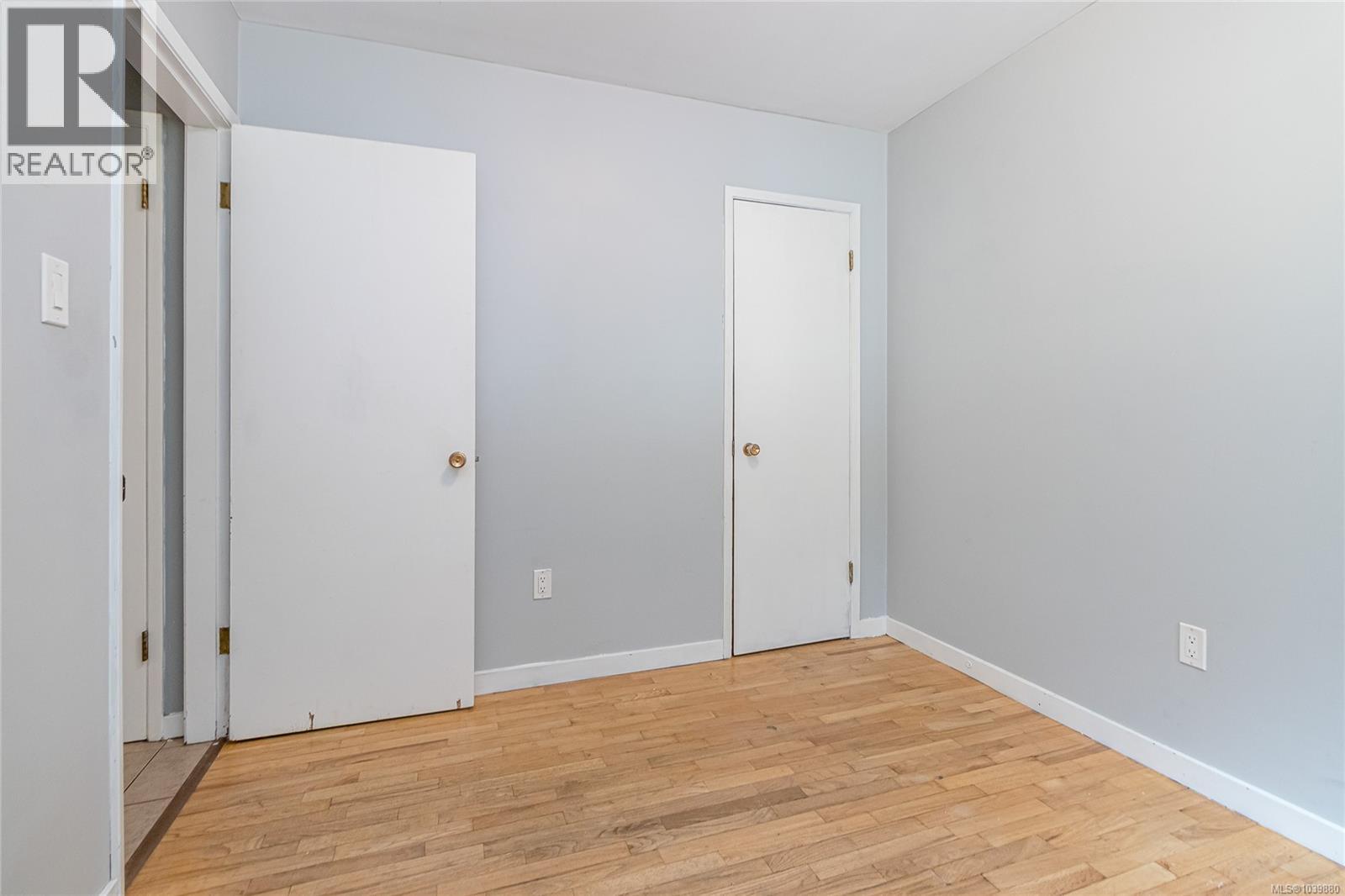 862 Barclay Cres - 19