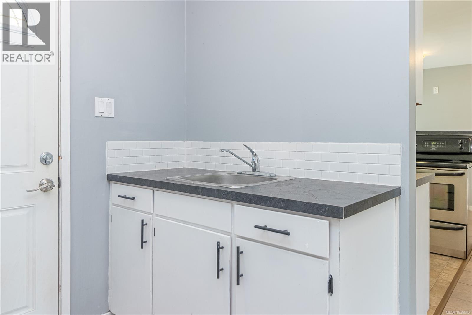862 Barclay Cres - 24