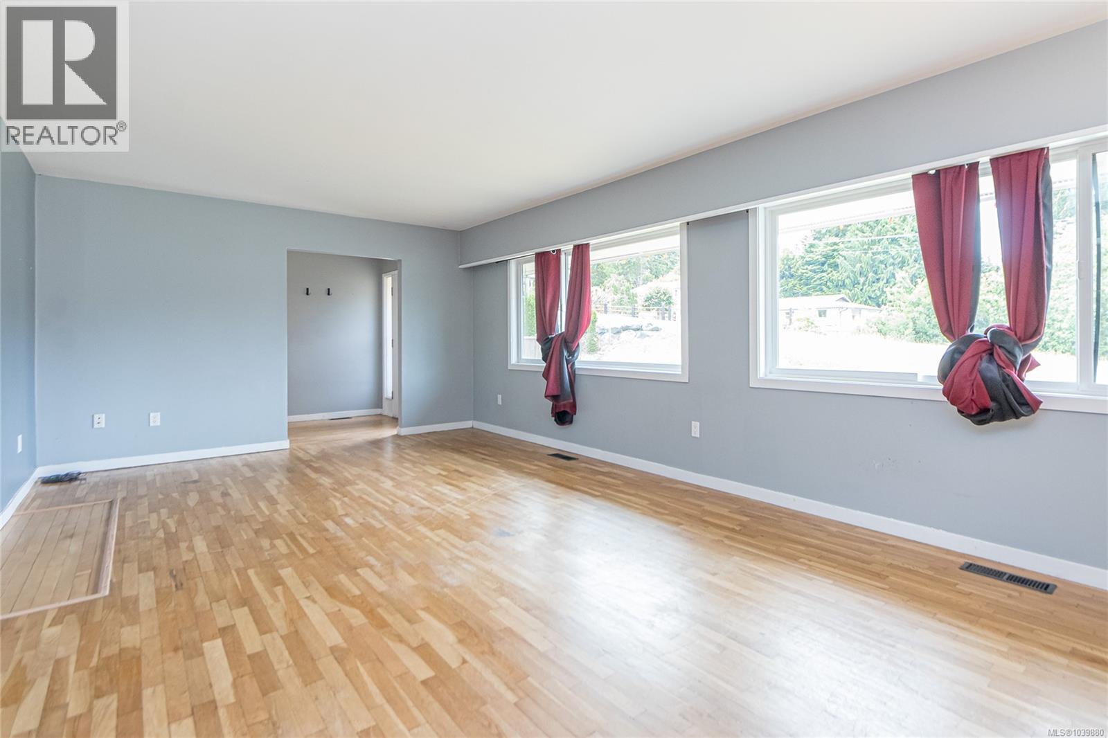 862 Barclay Cres - 4