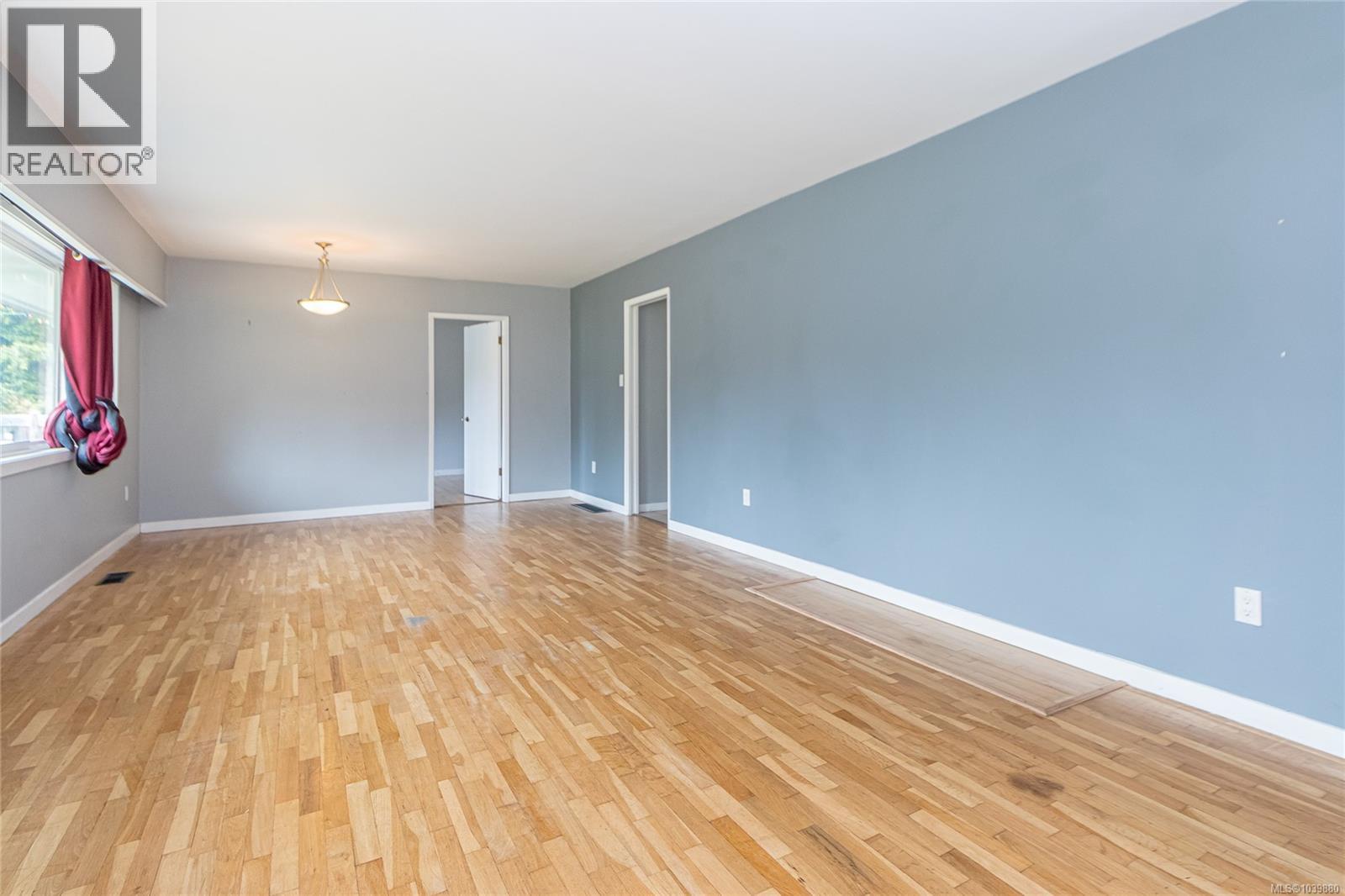 862 Barclay Cres - 5
