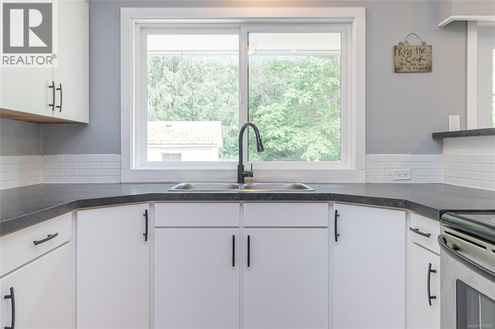862 Barclay Cres - 8