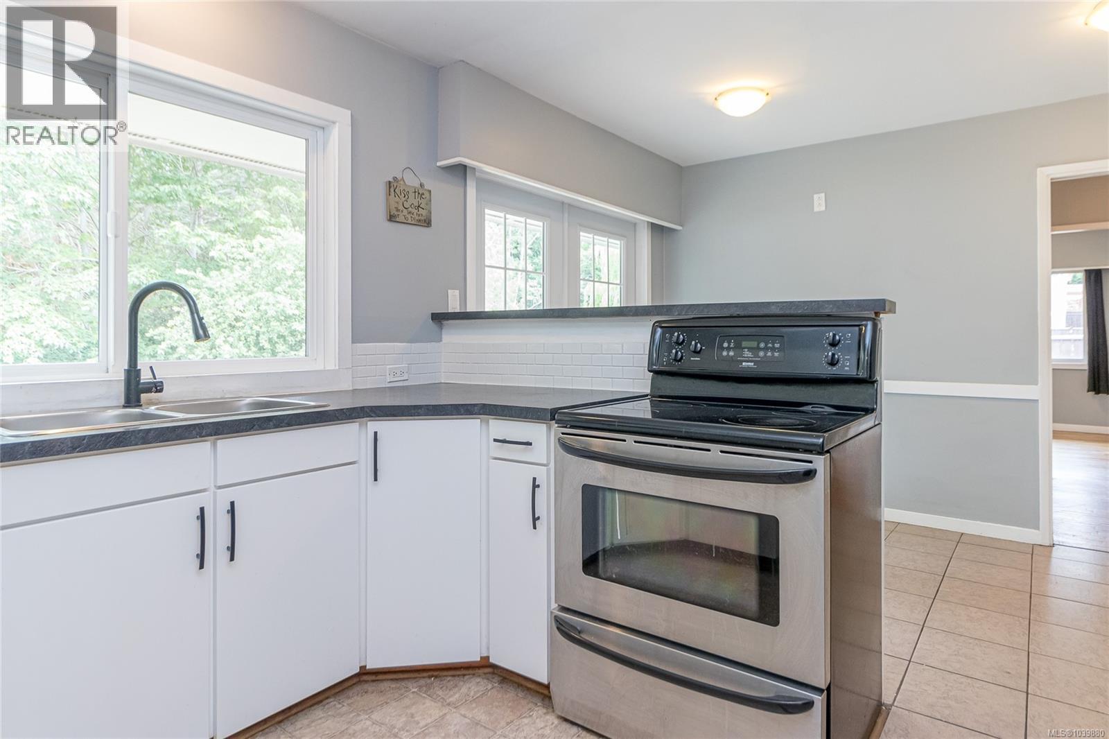 862 Barclay Cres - 9
