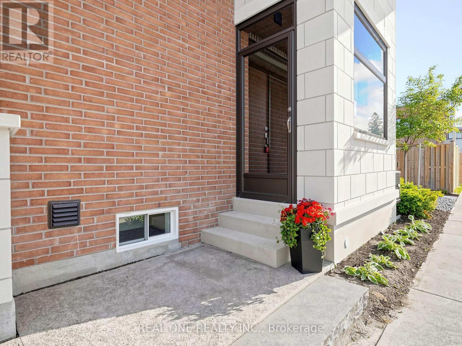 85 CAUSLAND LANE - 2